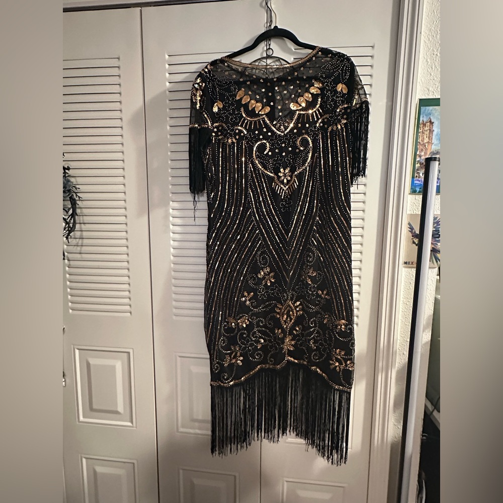 Elegant Black and Gold 1920s Flapper Dress
